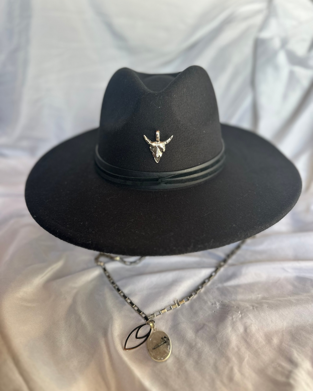 HAT ll