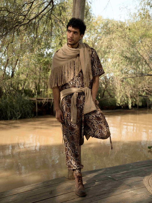 Pantalón calo print con arnes
